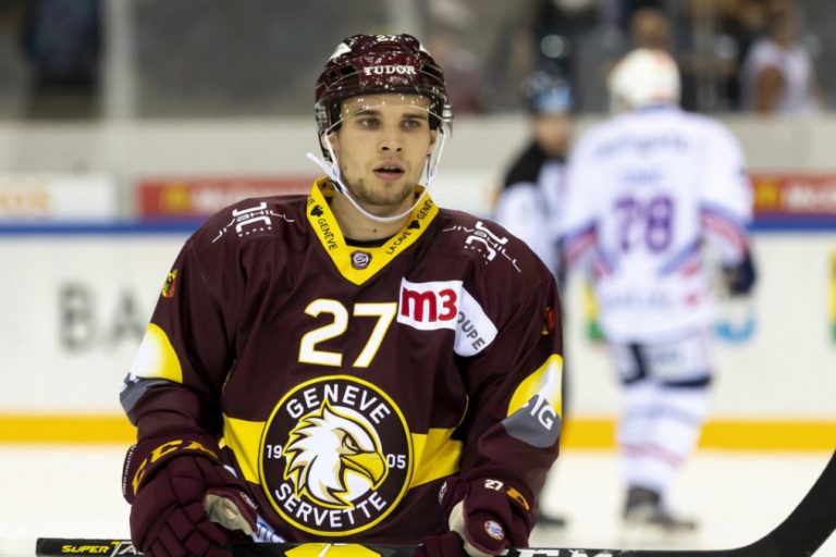 Deniss Smirnovs, hokejazinas.com