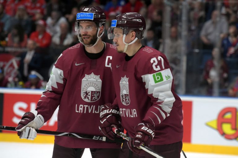 Oskars Cibuļskis un Lauris Dārziņš, hokejazinas.com