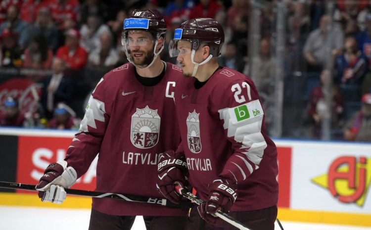 Oskars Cibuļskis un Lauris Dārziņš, hokejazinas.com