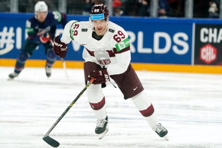 Nikolajs Jeļisejevs, hokejazinas.com
