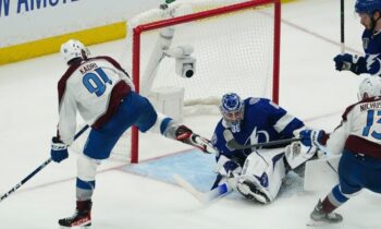 Kolorado "Avalanche" un Tampabejas "Lightning", hokejazinas.com