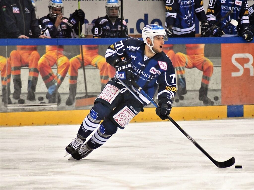 Elvijs Biezais, hokejazinas.com
