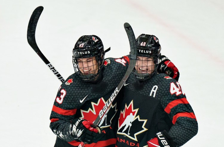 Kanādas un Šveices sieviešu izlases, hokejazinas.com
