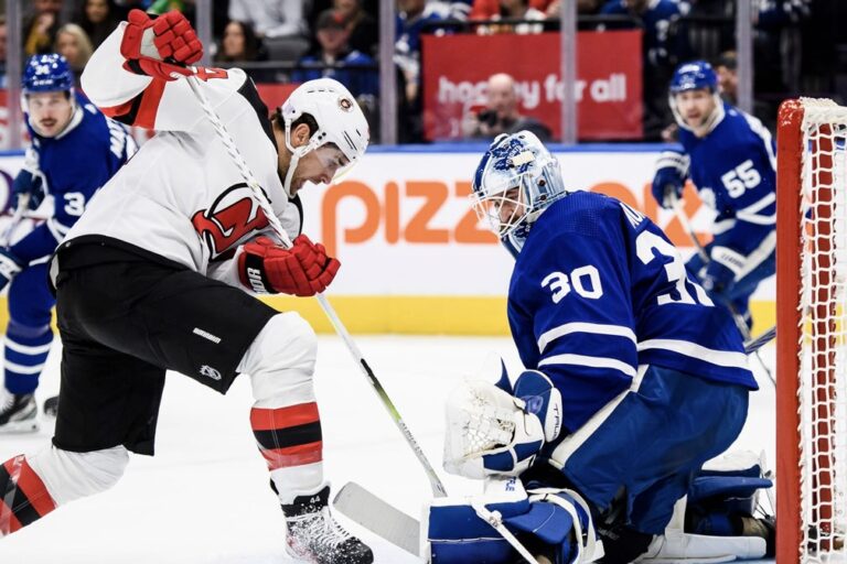 Ņūdžersijas "Devils" un Toronto "Maple Leafs", hokejazinas.com