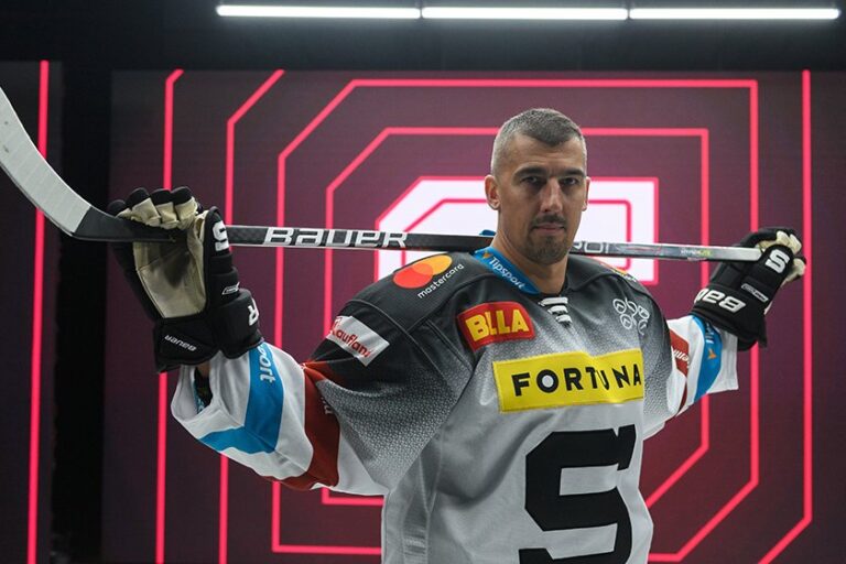 Milans Jurčina, hokejazinas.com