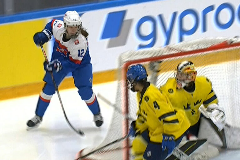 Nela Lopusanova, hokejazinas.com