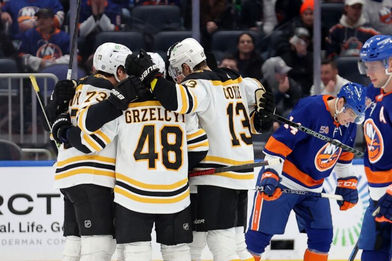 Ņujorkas "Islanders" un Bostonas "Bruins", hokejazinas.com