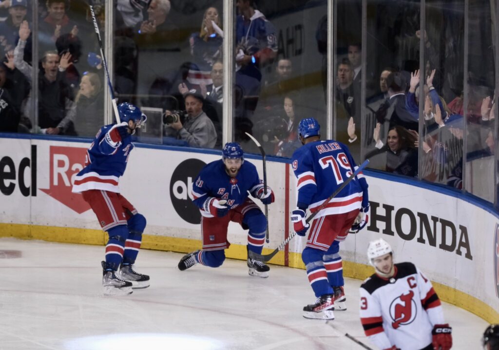 Ņūdžersijas "Devils" un Ņujorkas "Rangers", hokejazinas.com