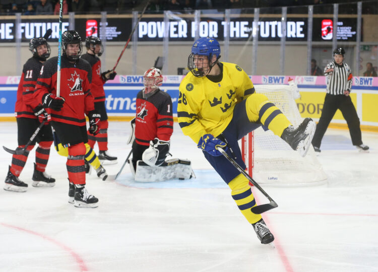 Kanādas un Zviedrijas U-18 hokeja izlases, hokejazinas.com