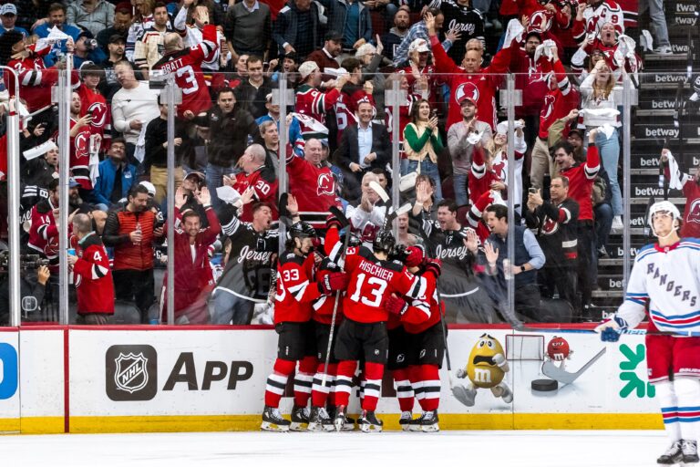 Ņūdžersijas "Devils" un Ņujorkas "Rangers", hokejazinas.com