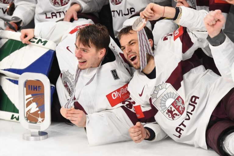 Artūrs Šilovs un Jānis Jaks, hokejazinas.com