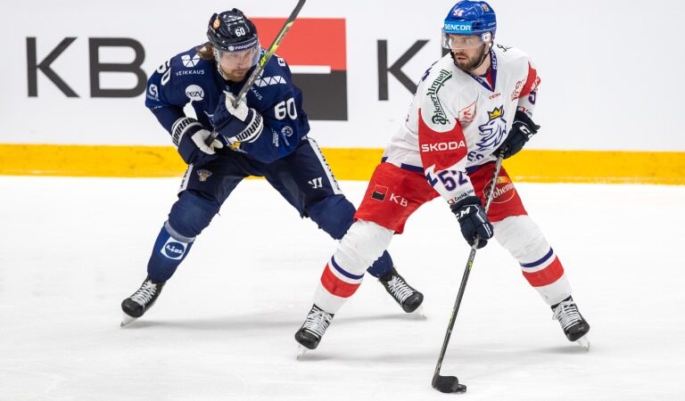 Mihaels Spačeks un Markuss Granlunds, hokejazinas.com