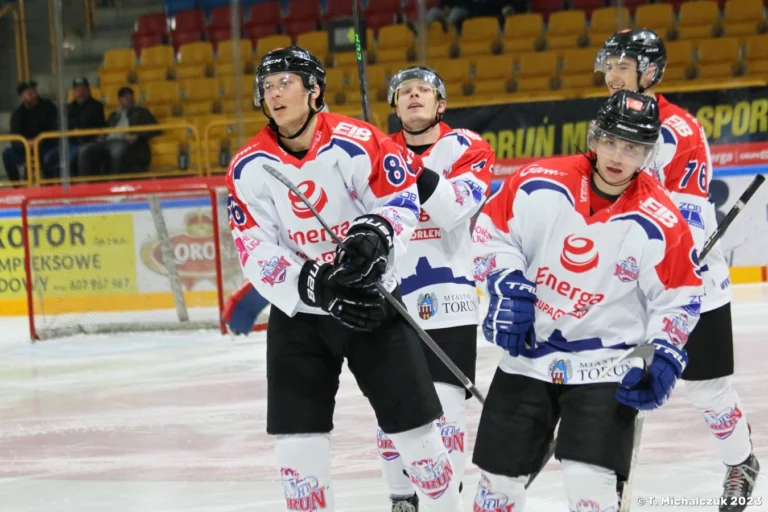 Deniss Fjodorovs un Daņila Larionovs, hokejazinas.com