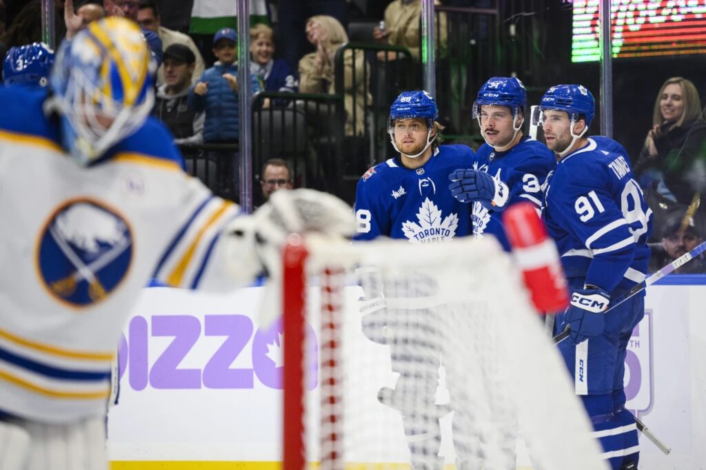 Ostons Metjūzs, Džons Tavaress, Viljams Nīlanders, Toronto "Maple Leafs", hokejazinas.com