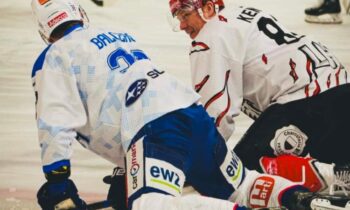 Rūdolfs Balcers un Ronalds Ķēniņš, hokejazinas.com