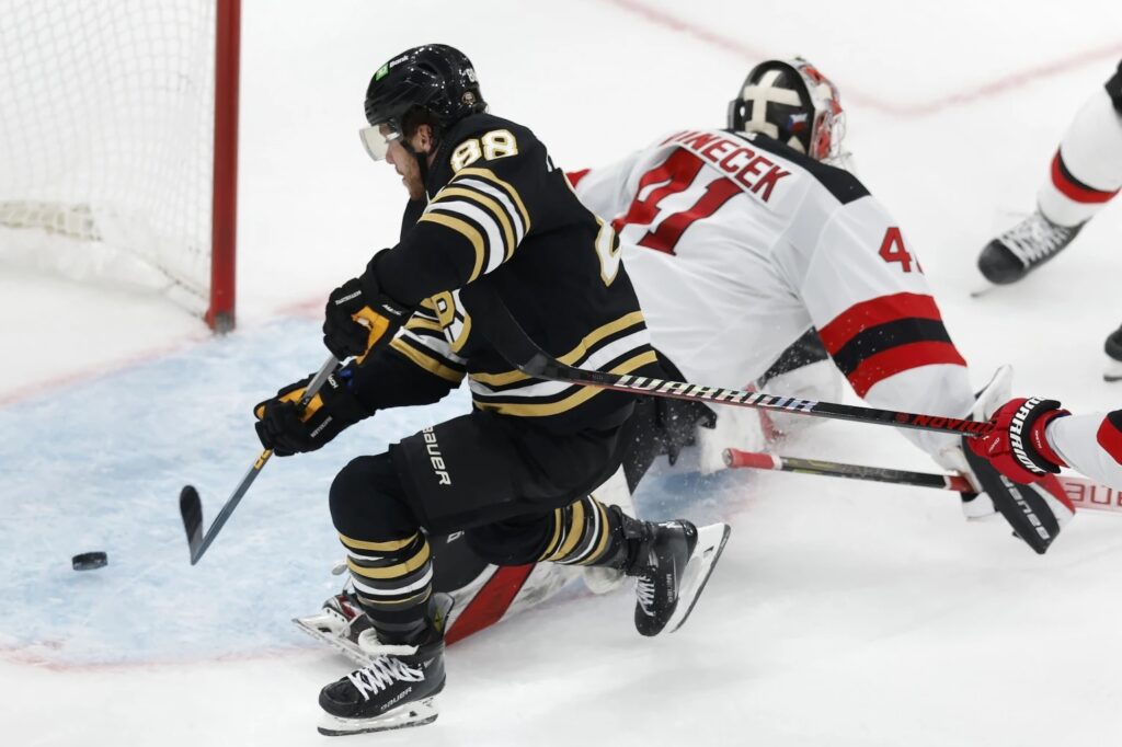 Dāvids Pastrņāks, Vīteks Vanečeks, Bostonas "Bruins", Ņūdžersijas "Devils", hokejazinas.com