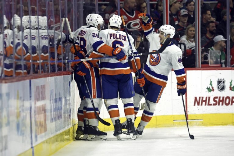 Raiens Puloks, Ņujorkas "Islanders", hokejazinas.com