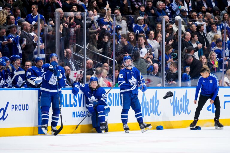 Mičs Mārners, Džons Tavaress, Tailers Bertucī, Toronto "Maple Leafs", hokejazinas.com