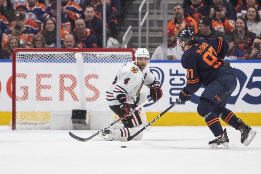 Konors Makdeivids un Sets Džounss, Edmontonas "Oilers" un Čikāgas "Blackhawks", hokejazinas.com