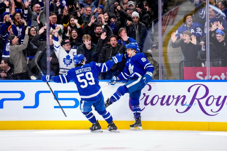 Viljams Nīlanders, Tailers Bertucī, Toronto "Maple Leafs", hokejazinas.com