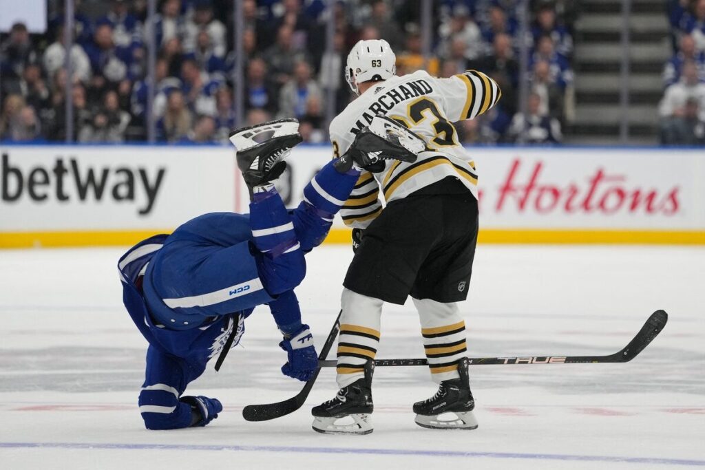 Breds Maršāns un Tailers Bertucī, Bostonas "Bruins" un Toronto "Maple Leafs", hokejazinas.com