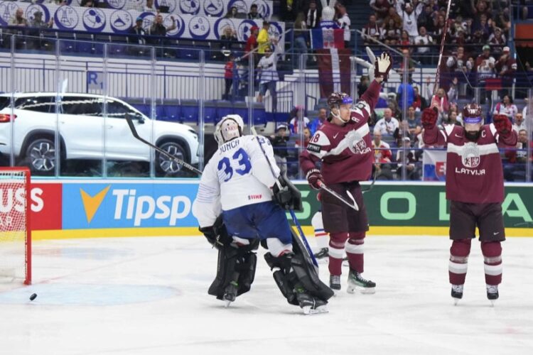 Kaspars Daugaviņš un Rodrigo Ābols, hokejazinas.com