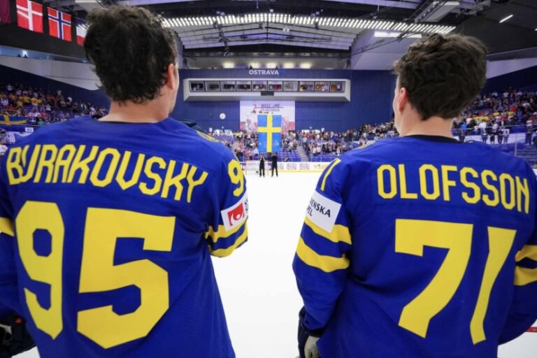 Andrē Burakovskis un Viktors Olofsons, hokejazinas.com