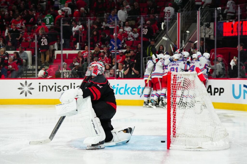 Ņujorkas "Rangers" un Karolīnas "Hurricanes", hokejazinas.com