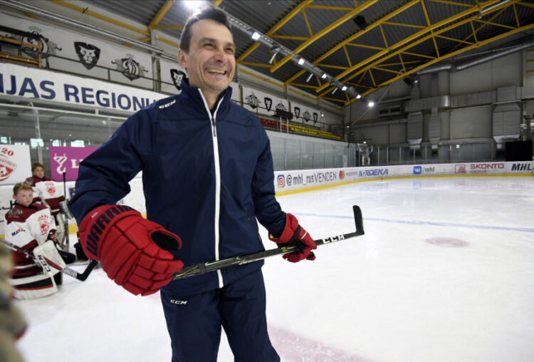Sergejs Naumovs, hokejazinas.com
