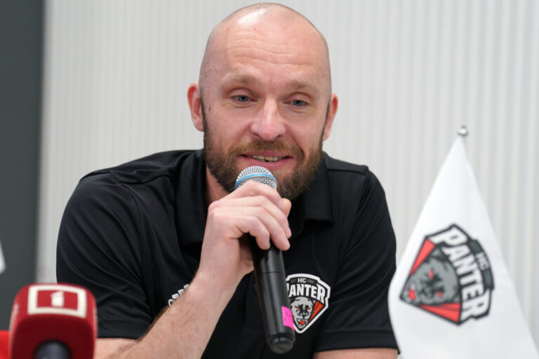 Mikko Māenpā, Hokejazinas.com