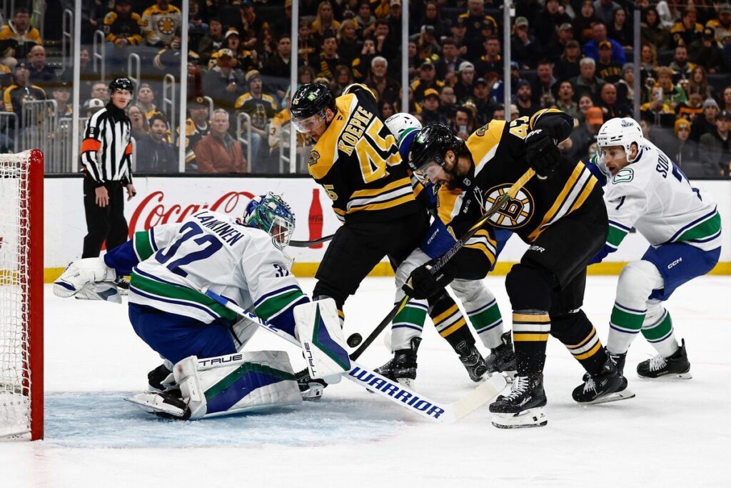 Vankūveras "Canucks" un Bostonas "Bruins", hokejazinas.com