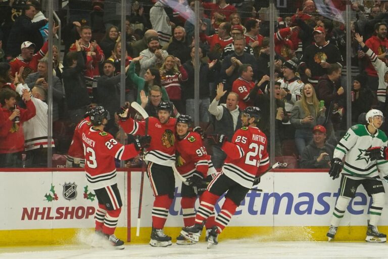 Čikāgas "Blackhawks" un Dalasas "Stars", hokejazinas.com