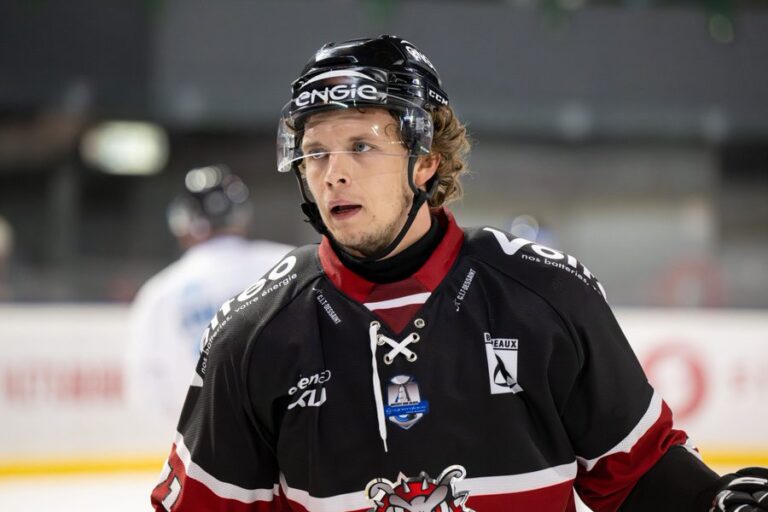 Ņikita Jevpalovs, hokejazinas.com