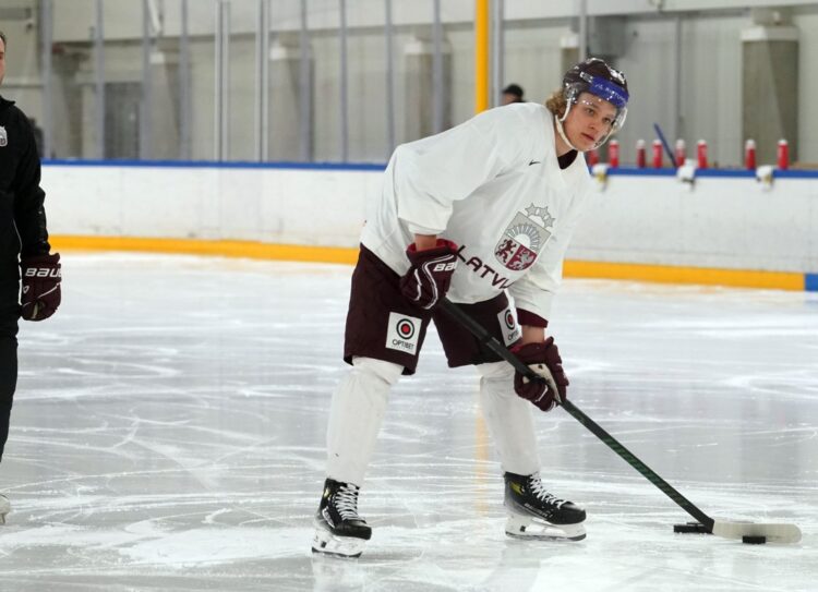 Emīls Veckaktiņš, hokejazinas.com