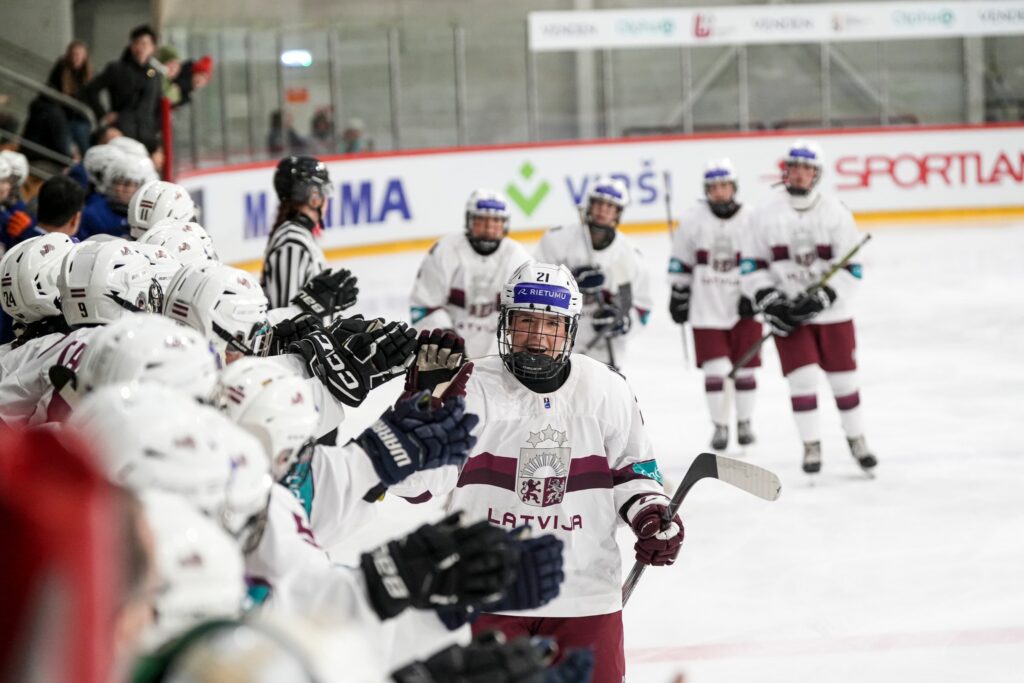 Latvijas U-18 sieviešu izlase, Hokejazinas.com