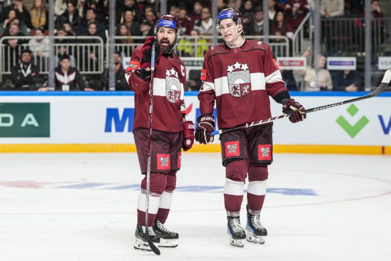 Kaspars Daugaviņš un Anrī Ravinskis, hokejazinas.com