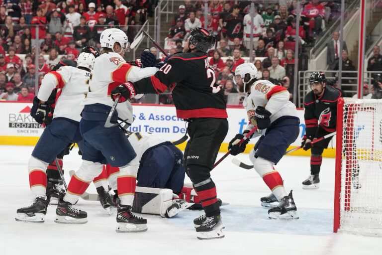 Floridas "Panthers" un Karolīnas "Hurricanes", hokejazinas.com