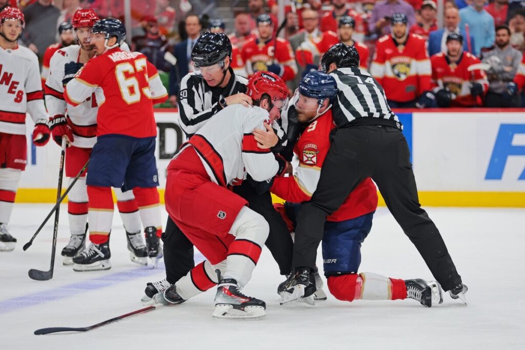 Floridas "Panthers" un Karolīnas "Hurricanes", hokejazinas.com