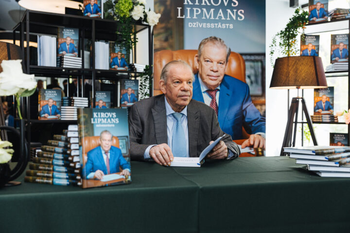 Kirovs Lipmans savas grāmatas "KIROVS LIPMANS. DZĪVESSTĀSTS" prezentācijā, Hokejazinas.com