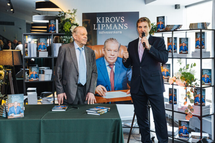 Grāmatas prezentācijā runu teica bijušais izlases hokejists Sandis Ozoliņš, Hokejazinas.com