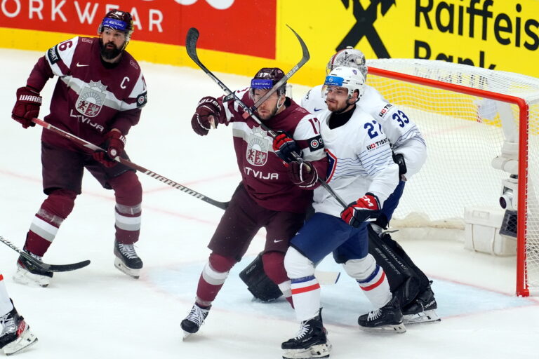 Kaspars Daugaviņš un Mārtiņš Dzierkals, Hokejazinas.com