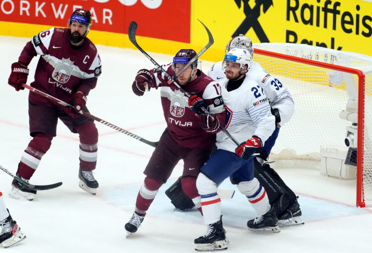 Kaspars Daugaviņš un Mārtiņš Dzierkals, Hokejazinas.com