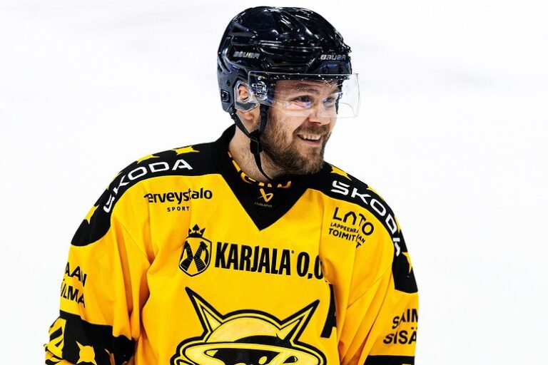 Mikko Kousa, Hokejazinas.com