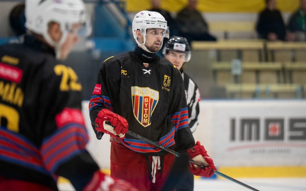 Ernests Ošenieks, hokejazinas.com