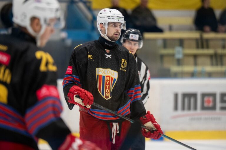 Ernests Ošenieks, hokejazinas.com