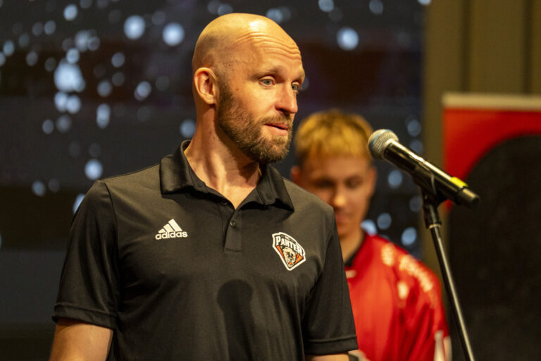 Mikko Māenpā, hokejazinas.com