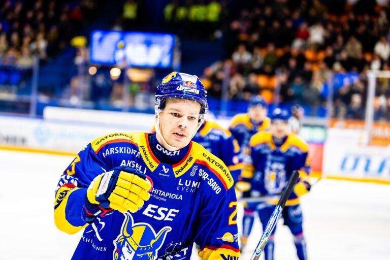 Alberts Šmits, hokejazinas.com