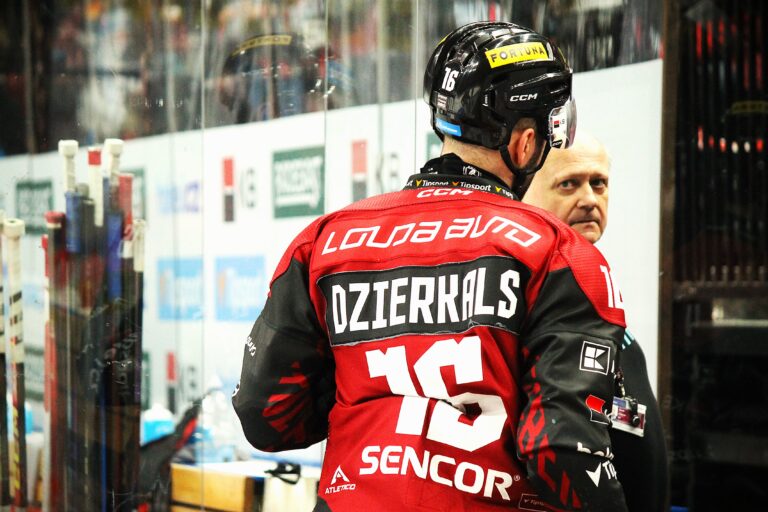 Mārtiņš Dzierkals, Hokejazinas.com