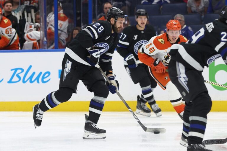 Zemgus Girgensons, hokejazinas.com