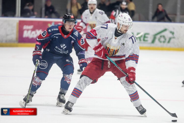 Ernests Ošenieks, hokejazinas.com